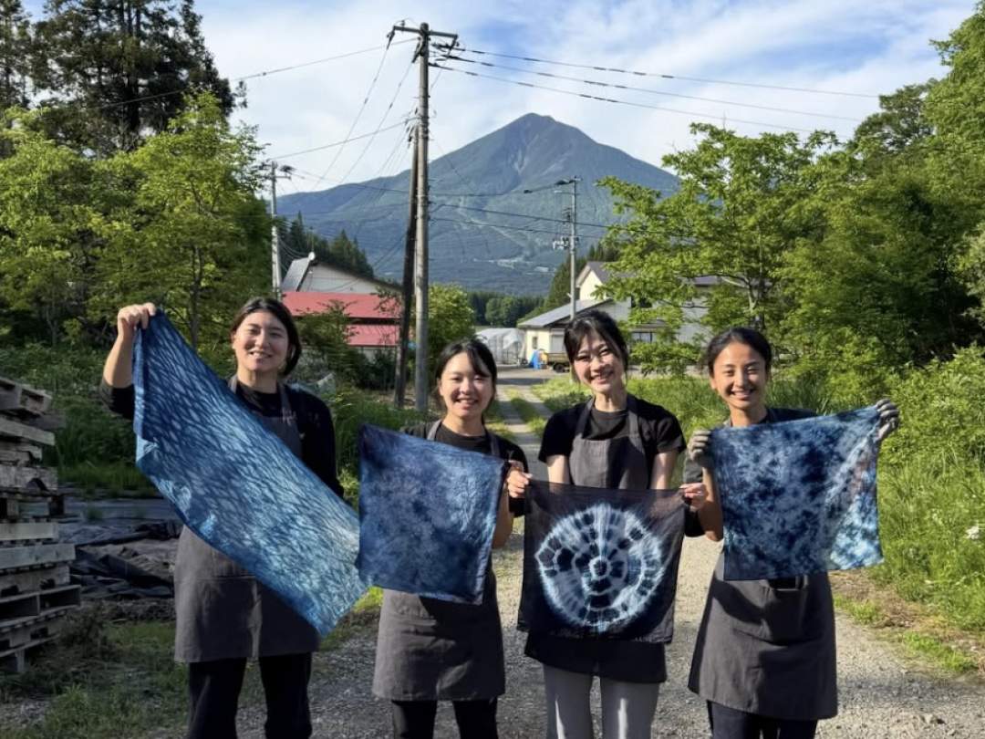 【福島県・磐梯町】天然灰汁発酵染めで染める、本格藍染め体験